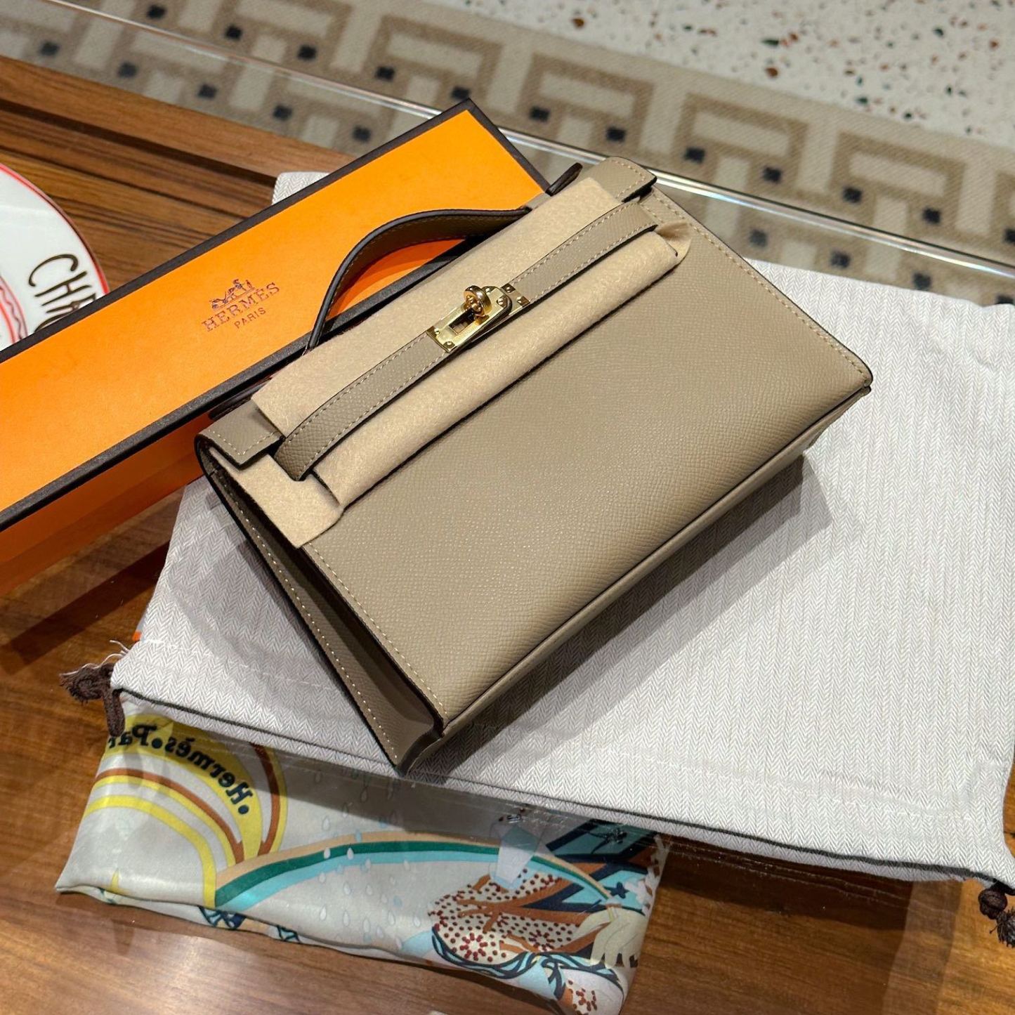 Herthtmes  Epsom Kelly Pochette Clutch