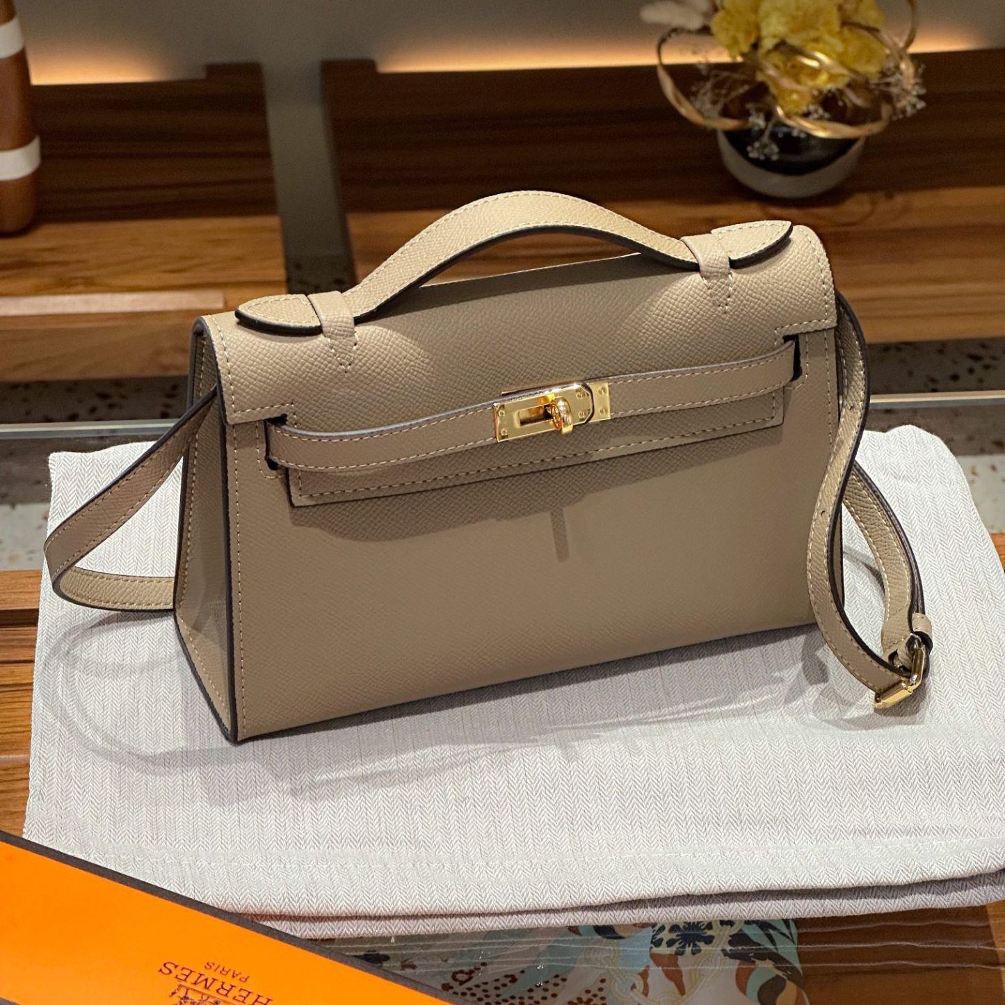 Herthtmes  Epsom Kelly Pochette Clutch