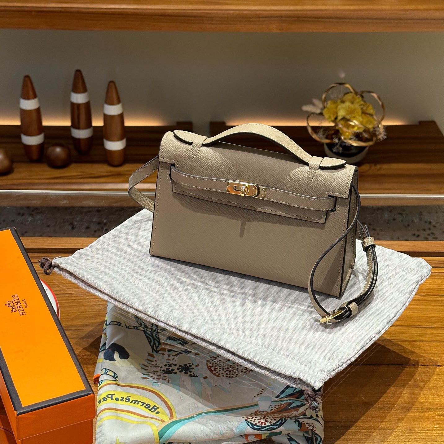 Herthtmes  Epsom Kelly Pochette Clutch