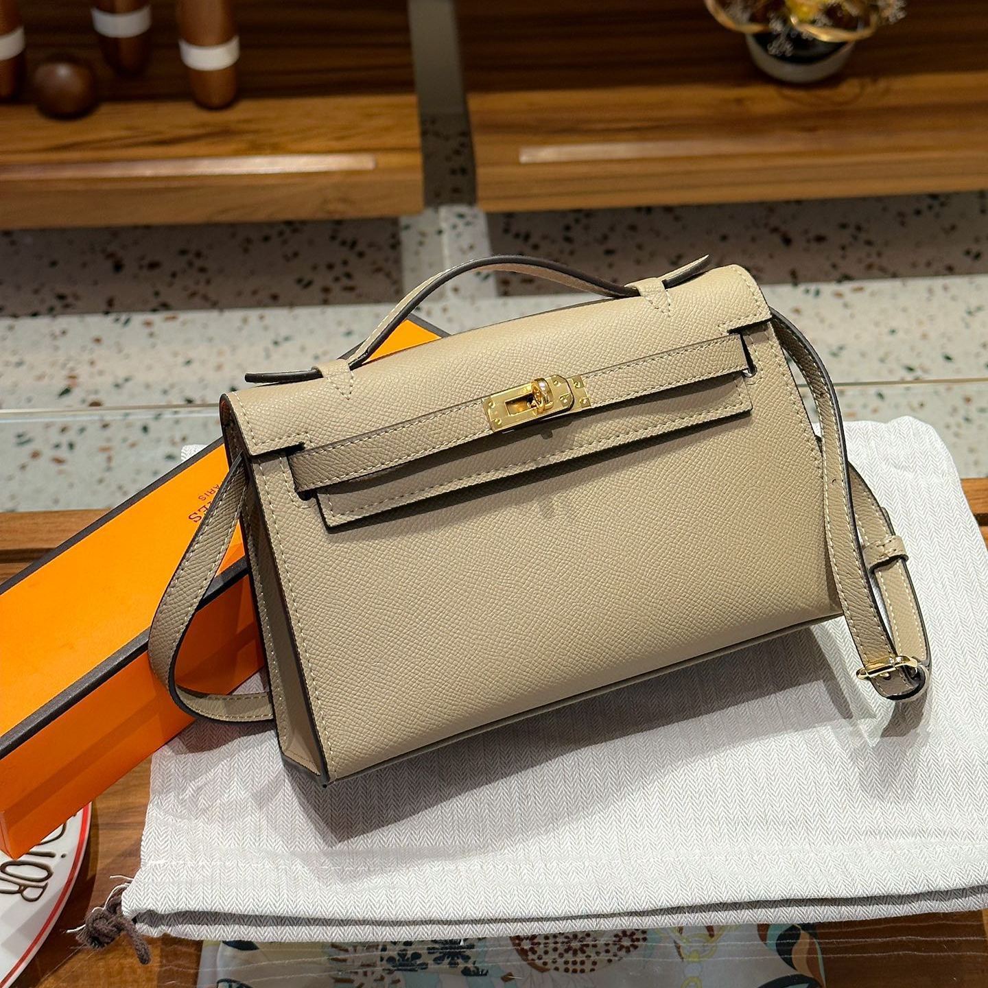 Herthtmes  Epsom Kelly Pochette Clutch