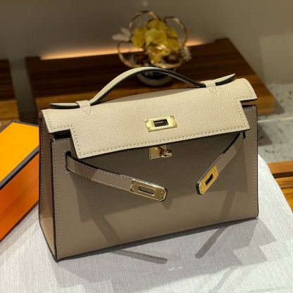 Herthtmes  Epsom Kelly Pochette Clutch