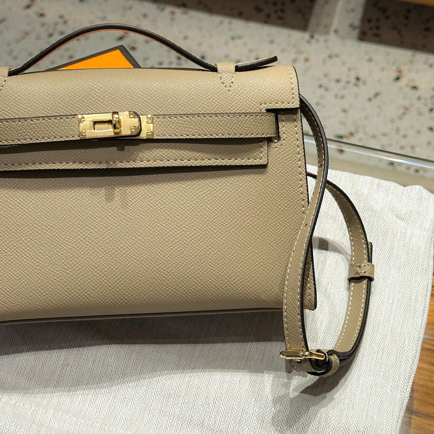 Herthtmes  Epsom Kelly Pochette Clutch