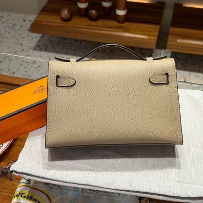Herthtmes  Epsom Kelly Pochette Clutch