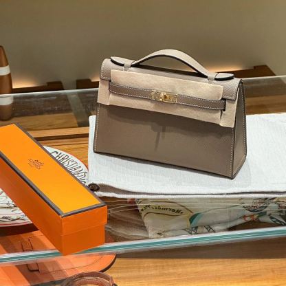 Herthtmes  Epsom Kelly Pochette Clutch