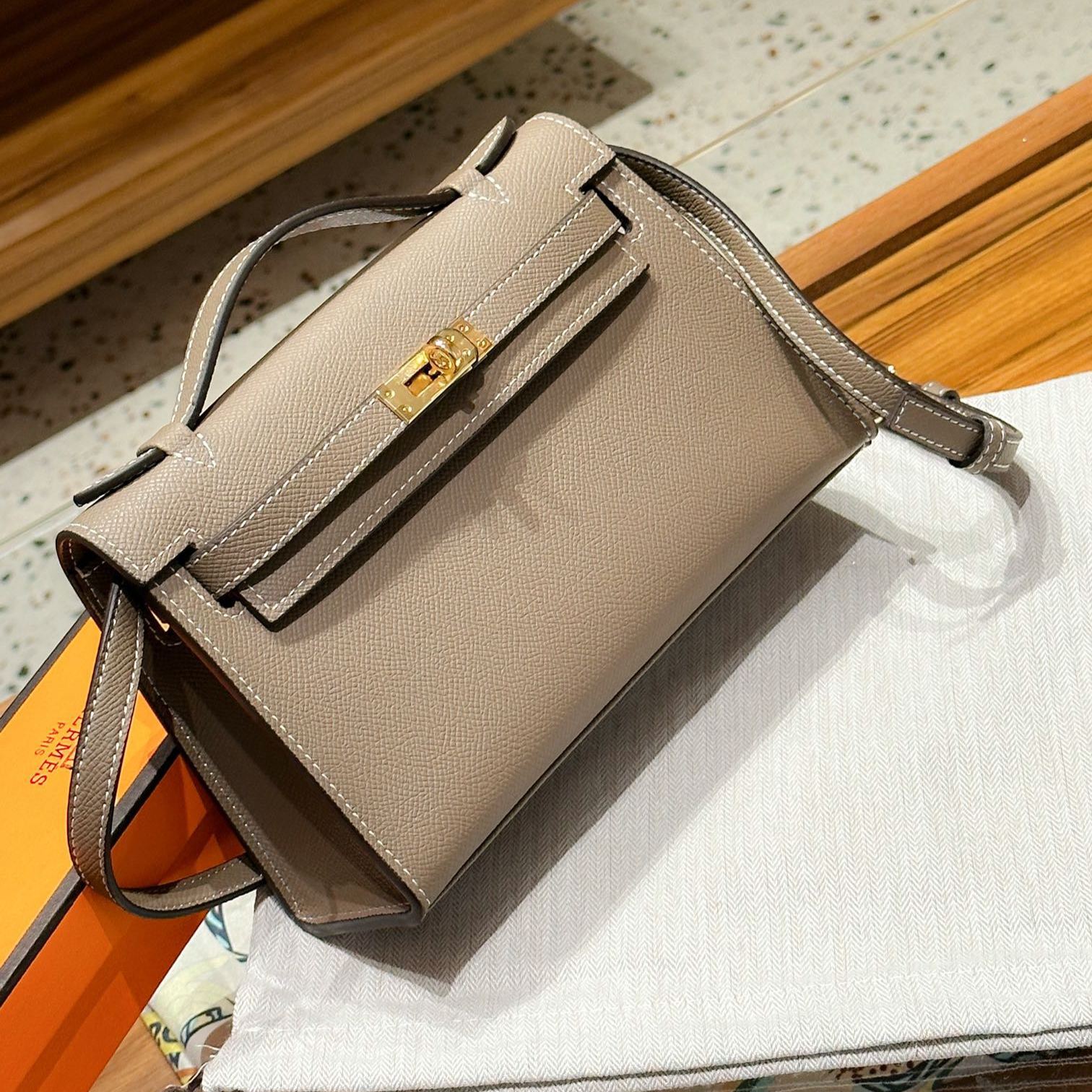 Herthtmes  Epsom Kelly Pochette Clutch