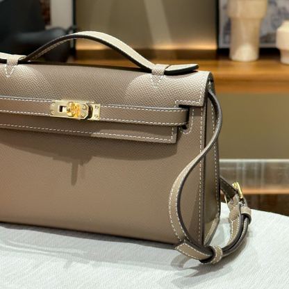 Herthtmes  Epsom Kelly Pochette Clutch