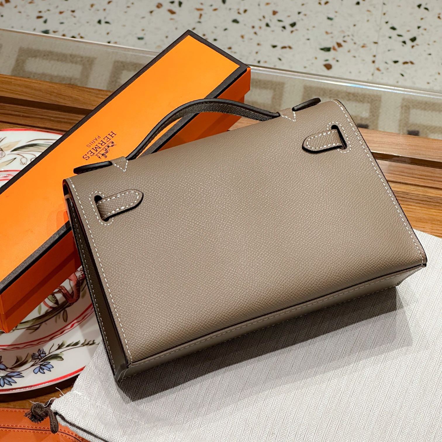 Herthtmes  Epsom Kelly Pochette Clutch