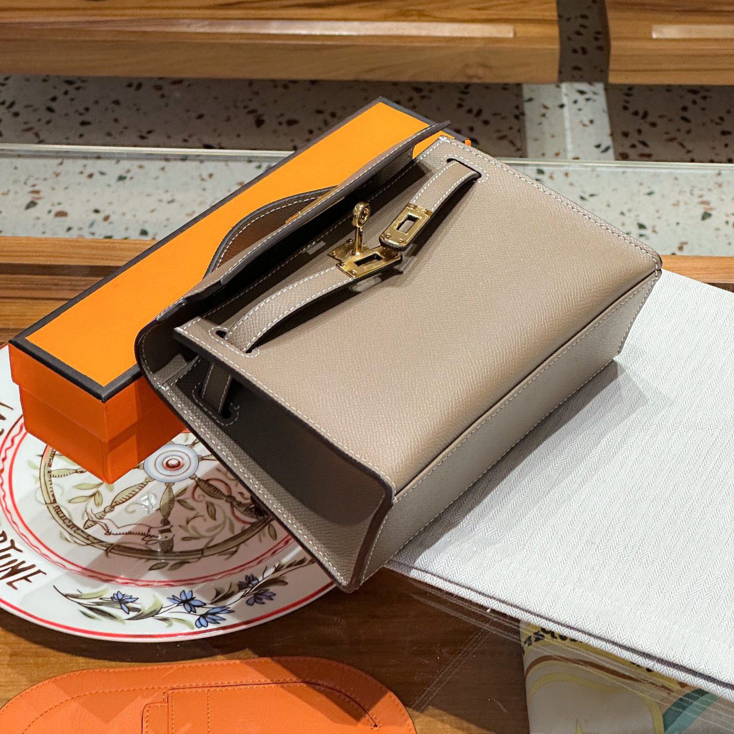 Herthtmes  Epsom Kelly Pochette Clutch