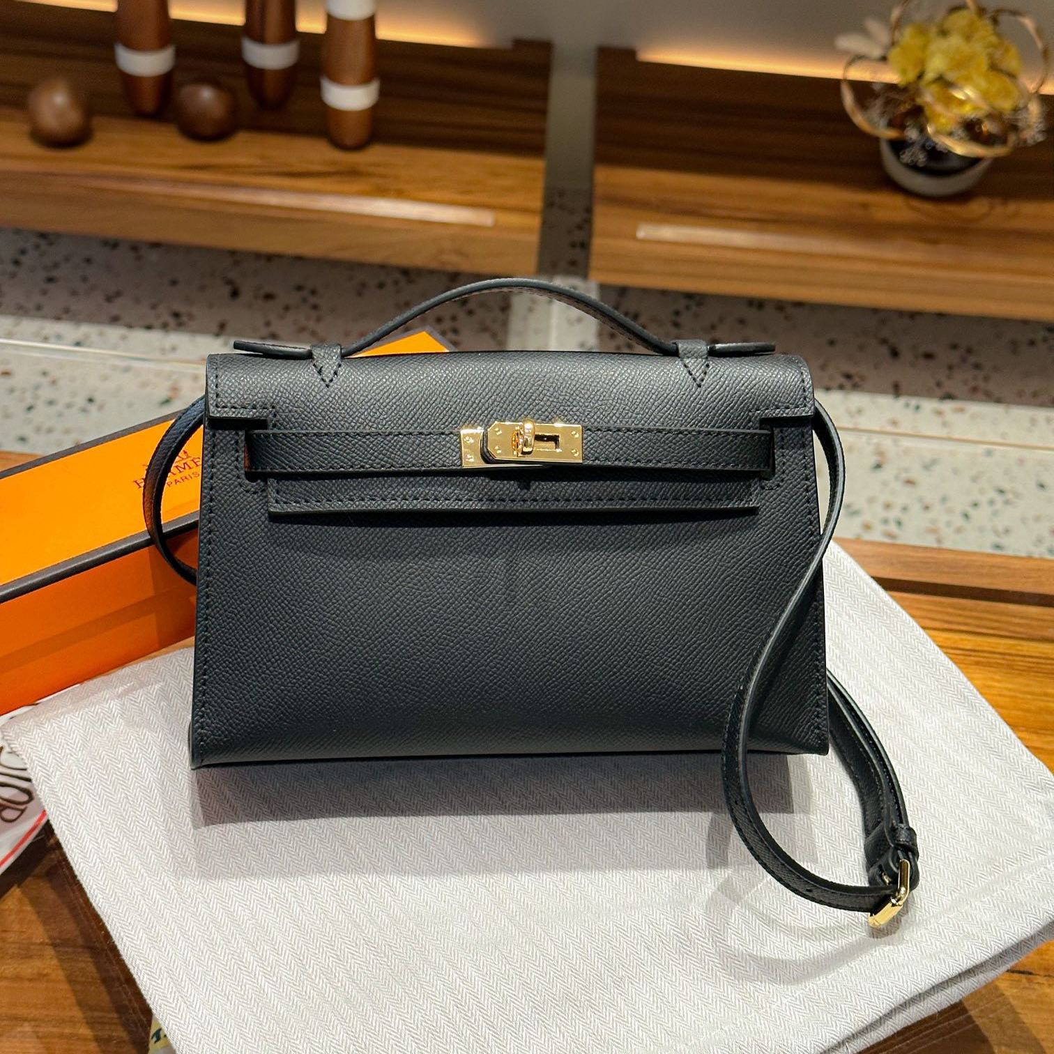 Herthtmes  Epsom Kelly Pochette Clutch