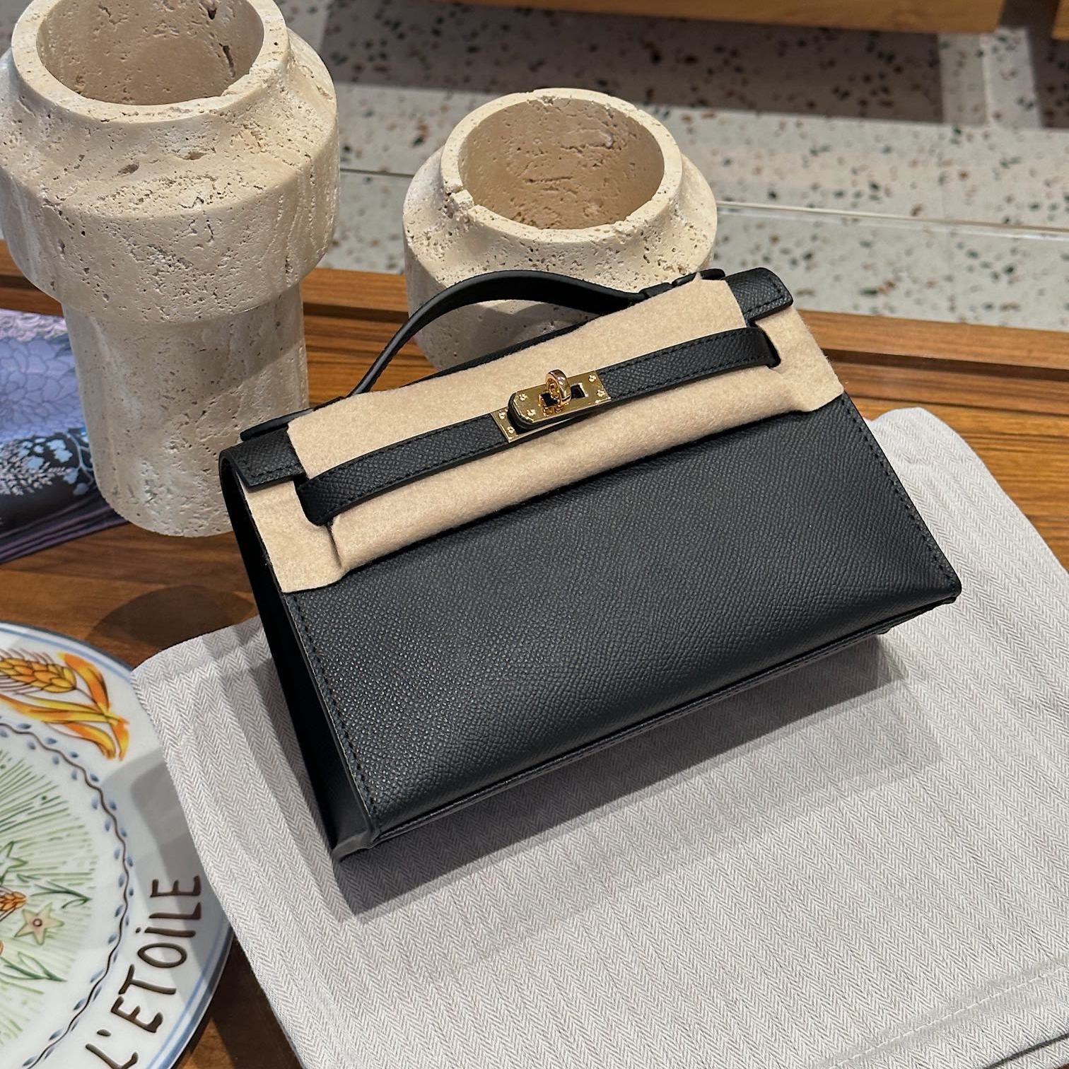 Herthtmes  Epsom Kelly Pochette Clutch