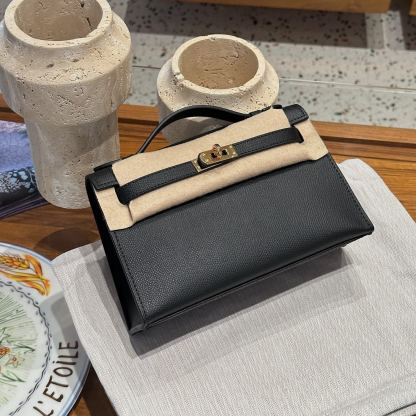 Herthtmes  Epsom Kelly Pochette Clutch