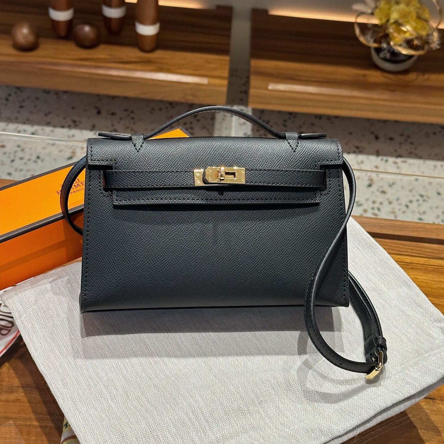 Herthtmes  Epsom Kelly Pochette Clutch