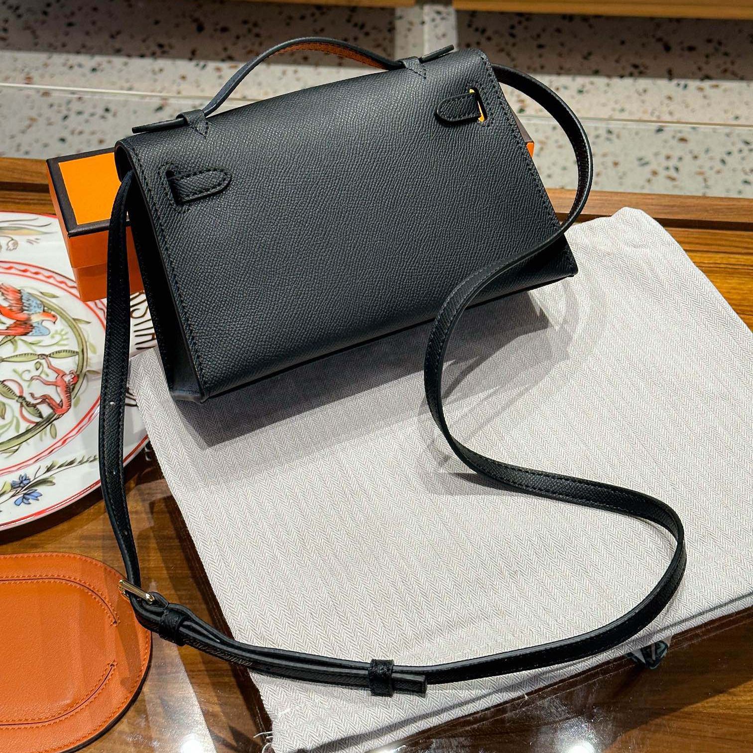 Herthtmes  Epsom Kelly Pochette Clutch