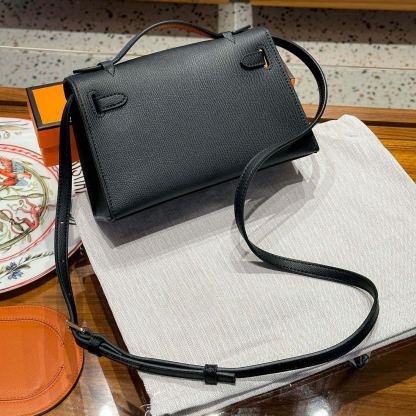 Herthtmes  Epsom Kelly Pochette Clutch