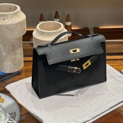 Herthtmes  Epsom Kelly Pochette Clutch