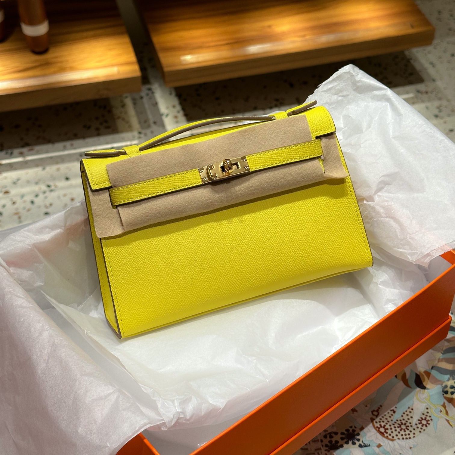 Herthtmes  Epsom Kelly Pochette Clutch