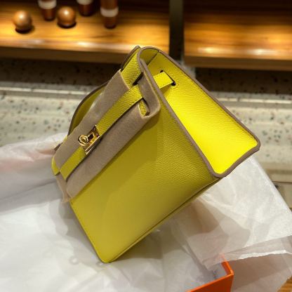 Herthtmes  Epsom Kelly Pochette Clutch