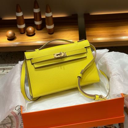 Herthtmes  Epsom Kelly Pochette Clutch