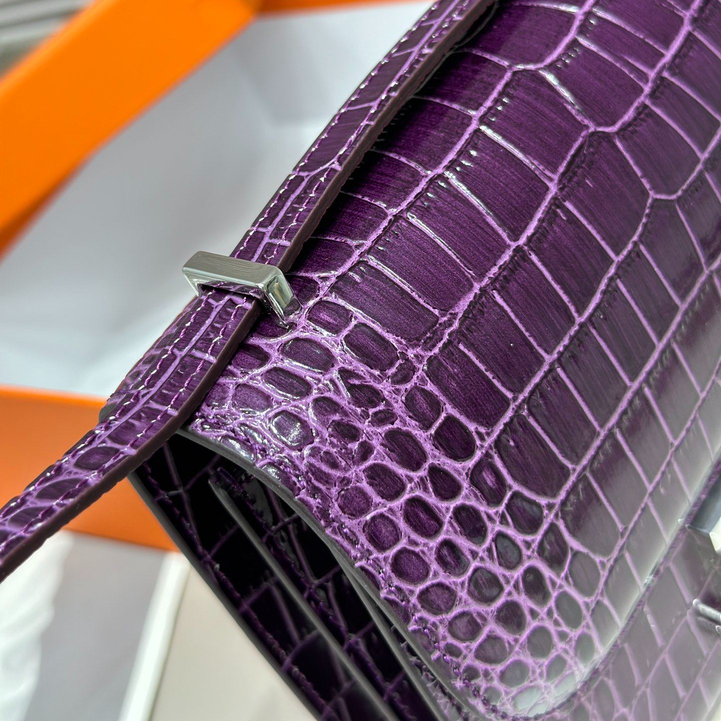 Herthtmes  Matte Alligator Constance 18/23