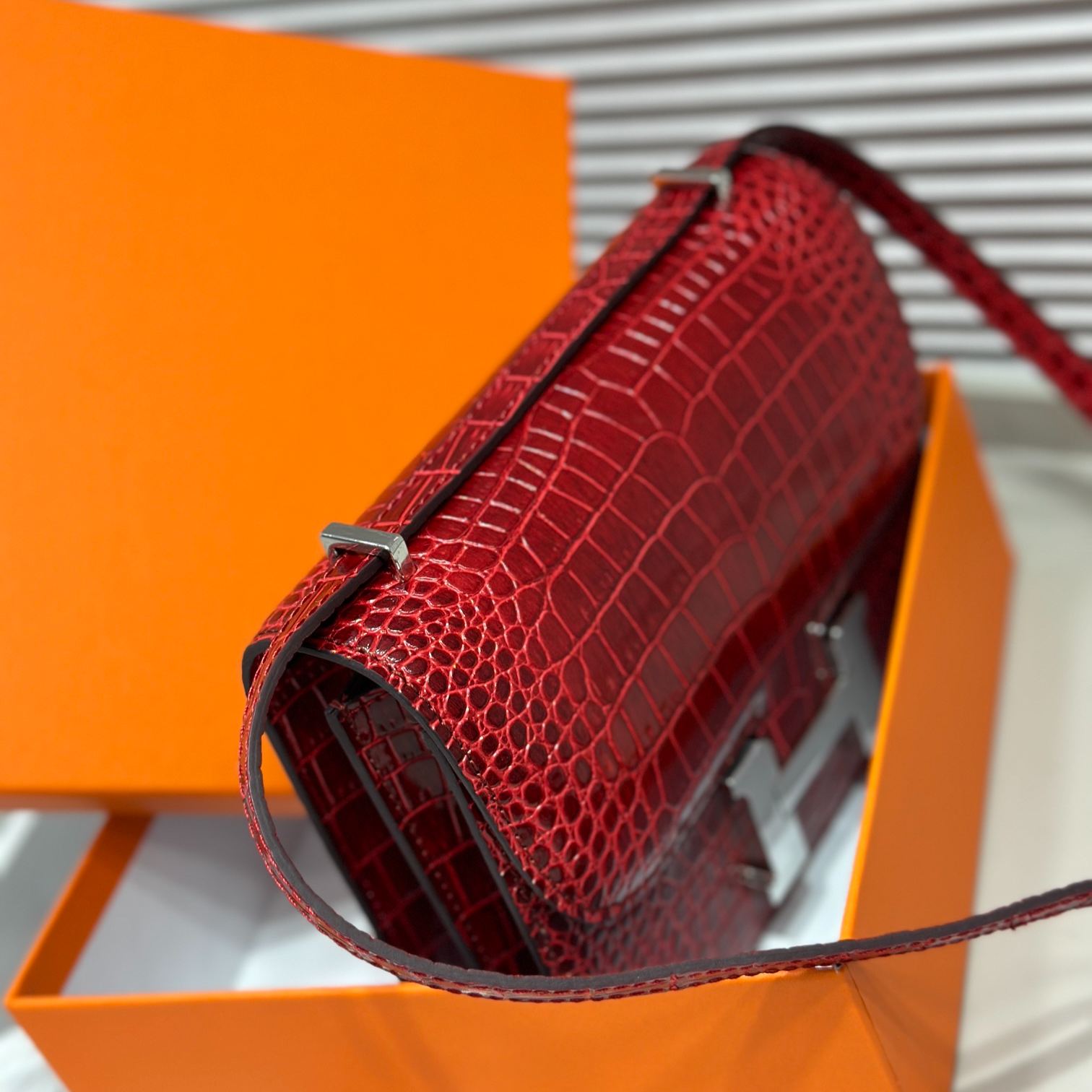 Herthtmes  Matte Alligator Constance 18/23