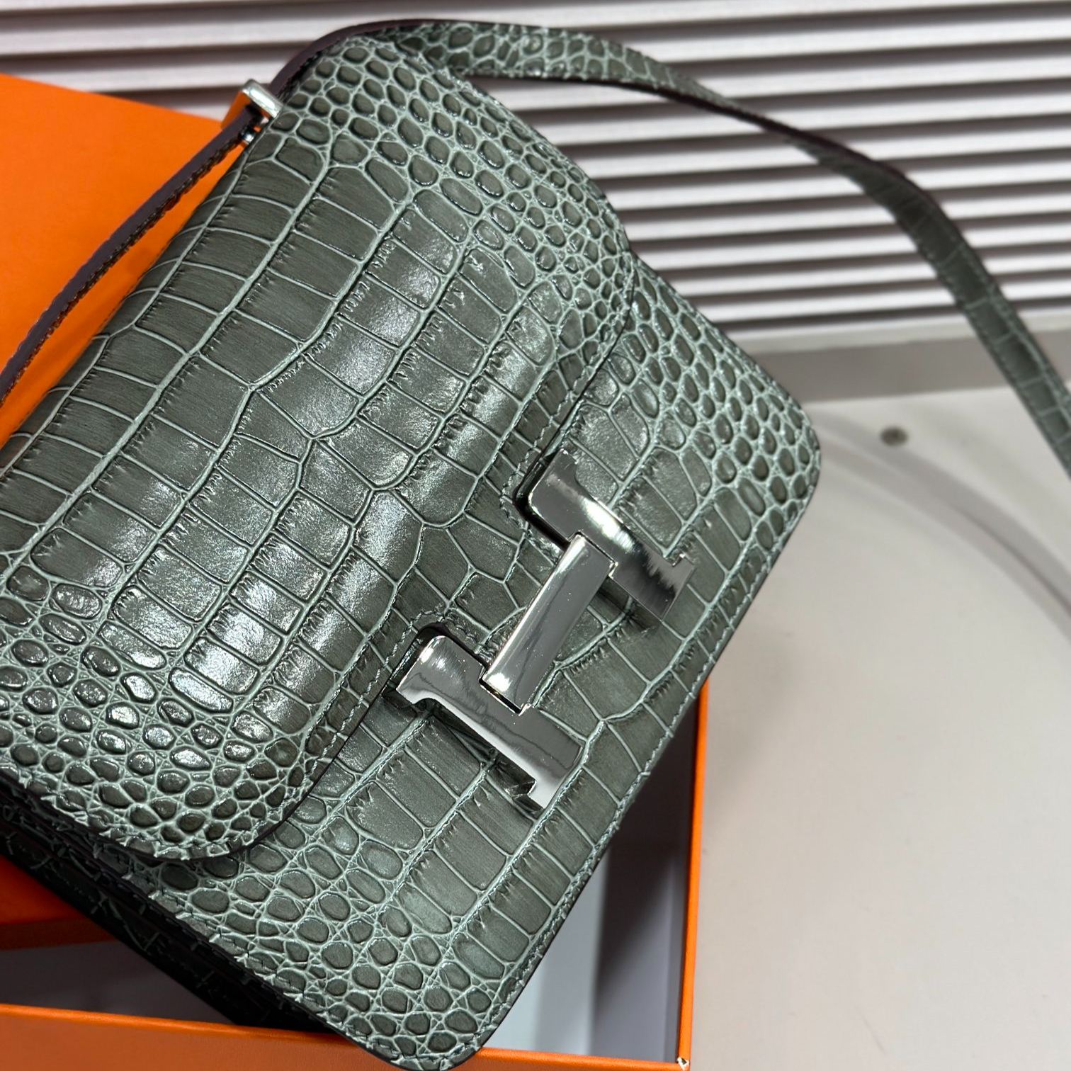 Herthtmes  Matte Alligator Constance 18/23