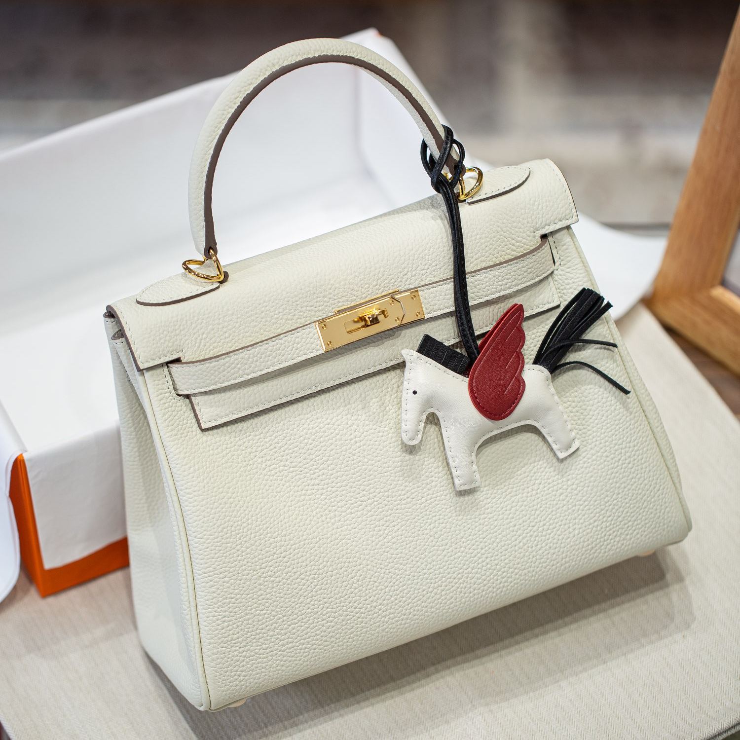 KELLY 28 FIRST LAYER TOGO COWHIDE WHITE