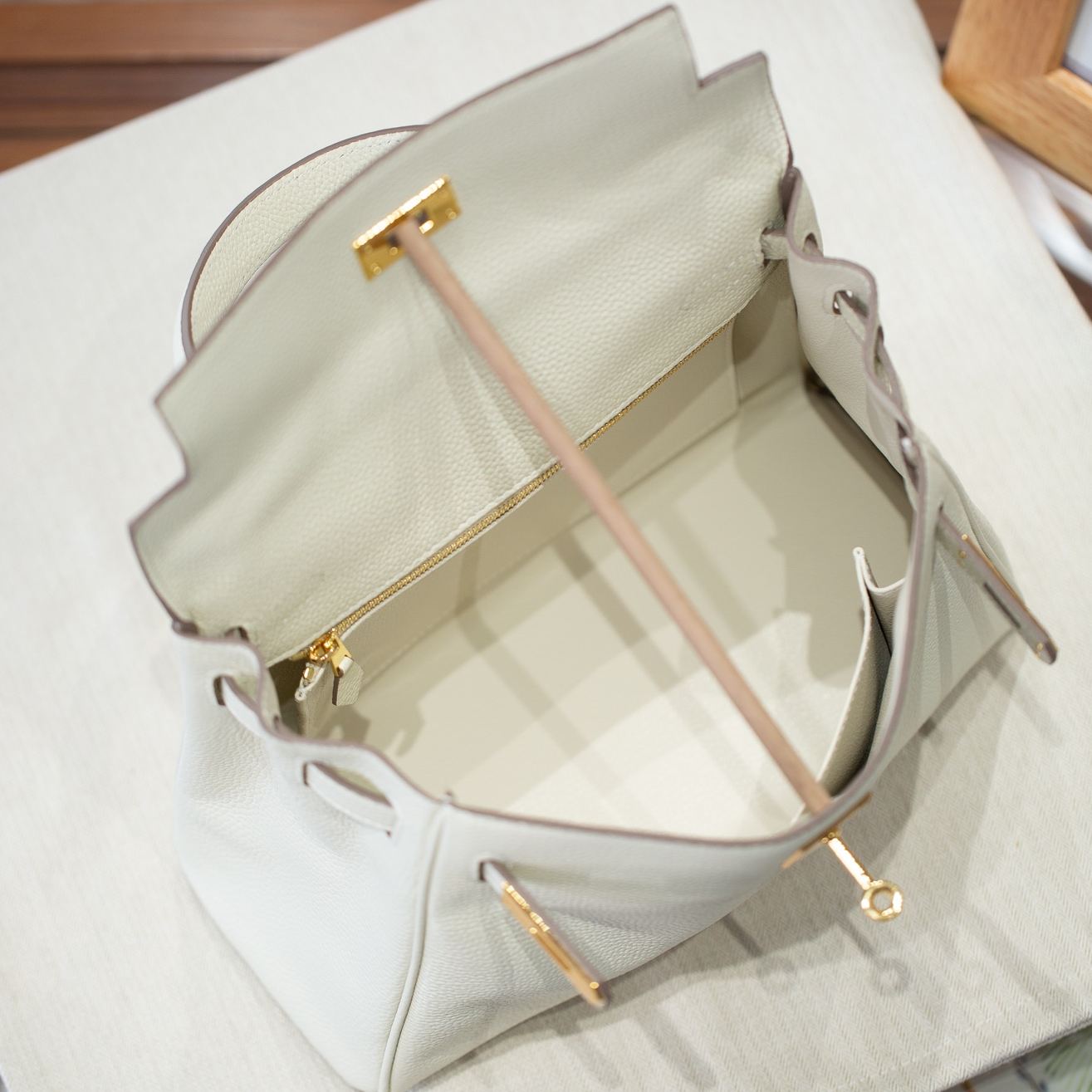KELLY 28 FIRST LAYER TOGO COWHIDE WHITE
