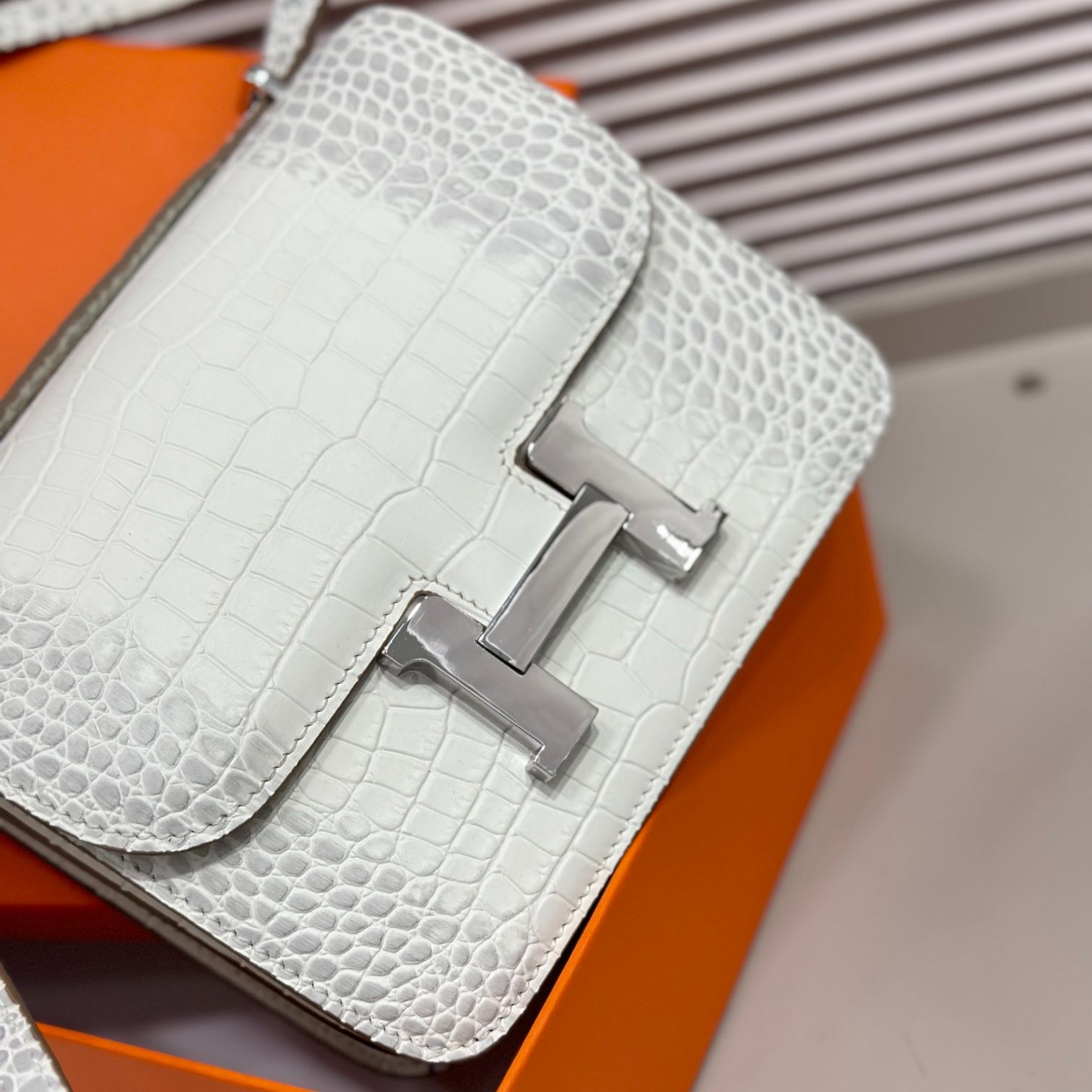 Herthtmes  Matte Alligator Constance 18/23