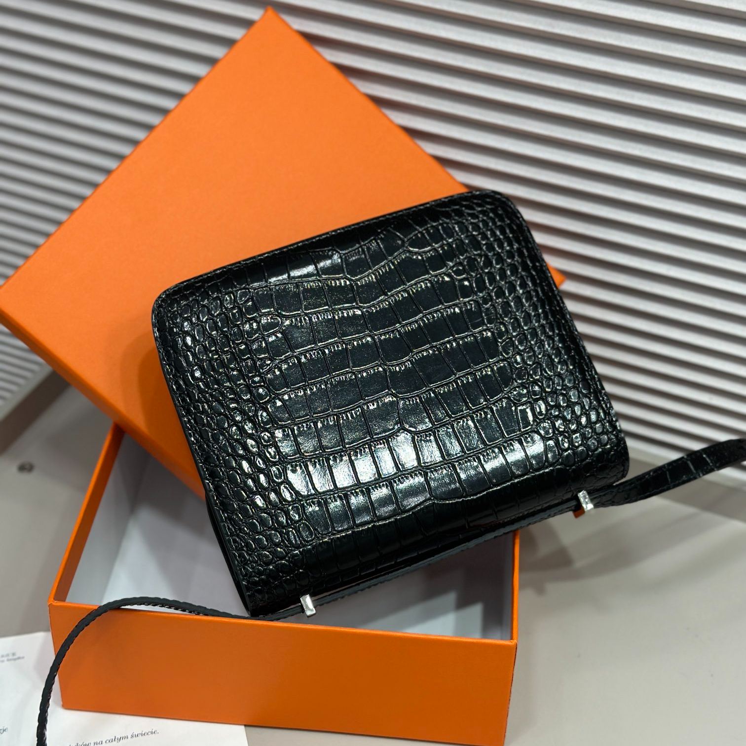 Herthtmes  Matte Alligator Constance 18/23