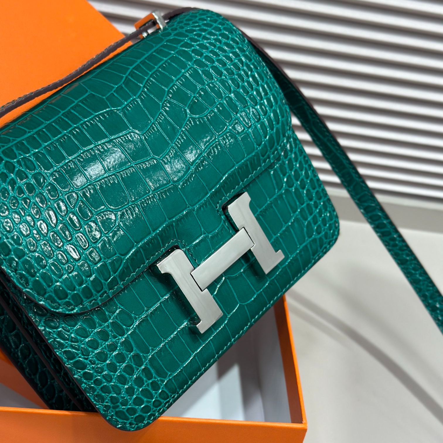 Herthtmes  Matte Alligator Constance 18/23
