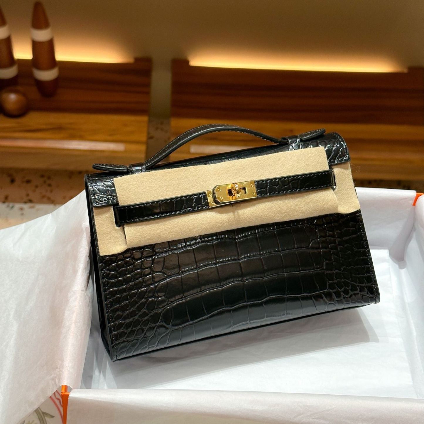 Herthtmes Epsom Kelly Crocodile Pochette Clutch