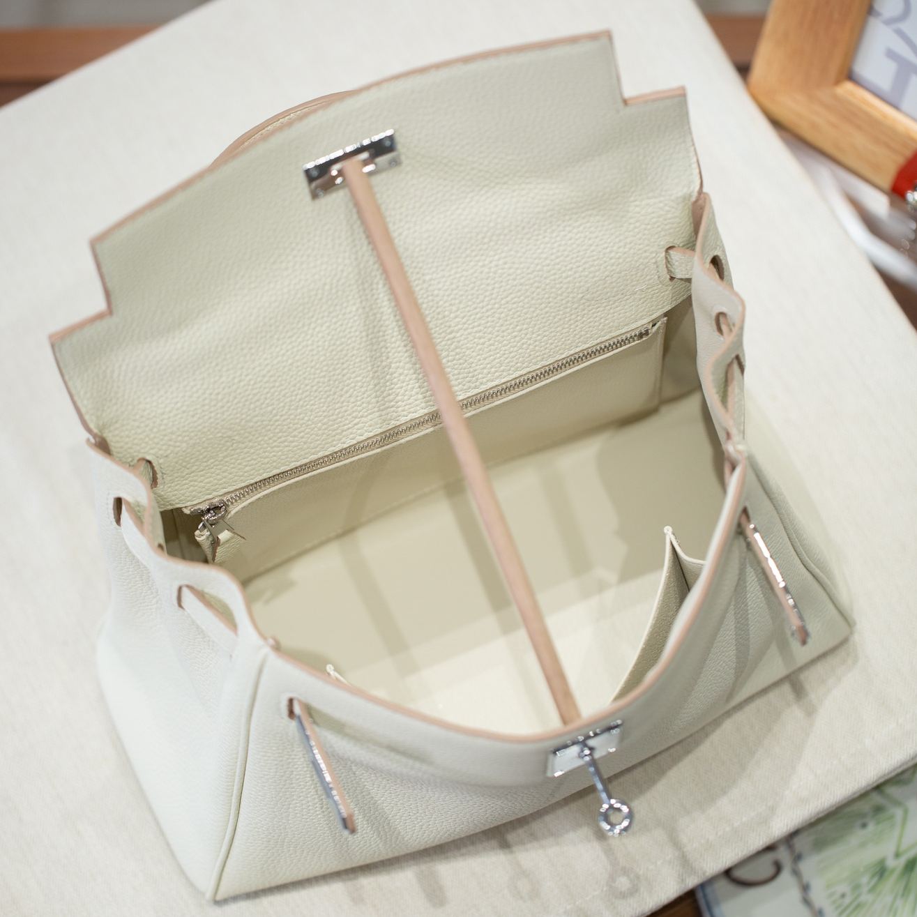 KELLY 28 FIRST LAYER TOGO COWHIDE WHITE