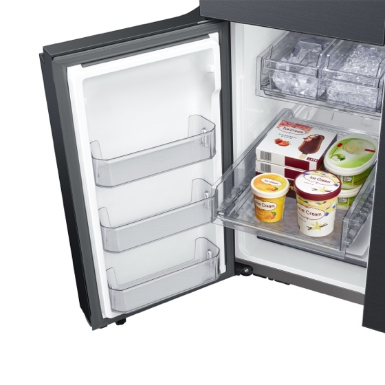 Bespoke 4-Door Flex™ Refrigerator (29 cu. ft.) with AI Family Hub™+ and AI Vision Inside™ in Stainless Steel