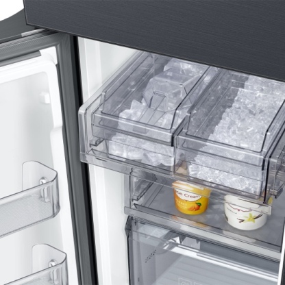 Bespoke 4-Door Flex™ Refrigerator (29 cu. ft.) with AI Family Hub™+ and AI Vision Inside™ in Stainless Steel