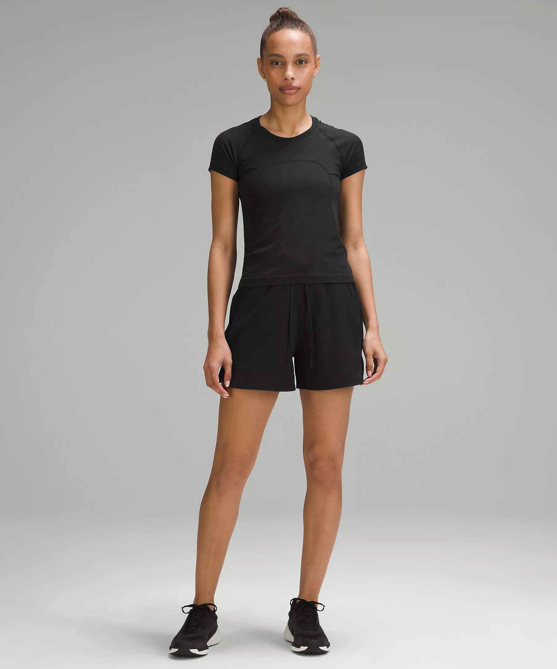 Lululemon 女士License to Train 高腰運動短褲 4 吋