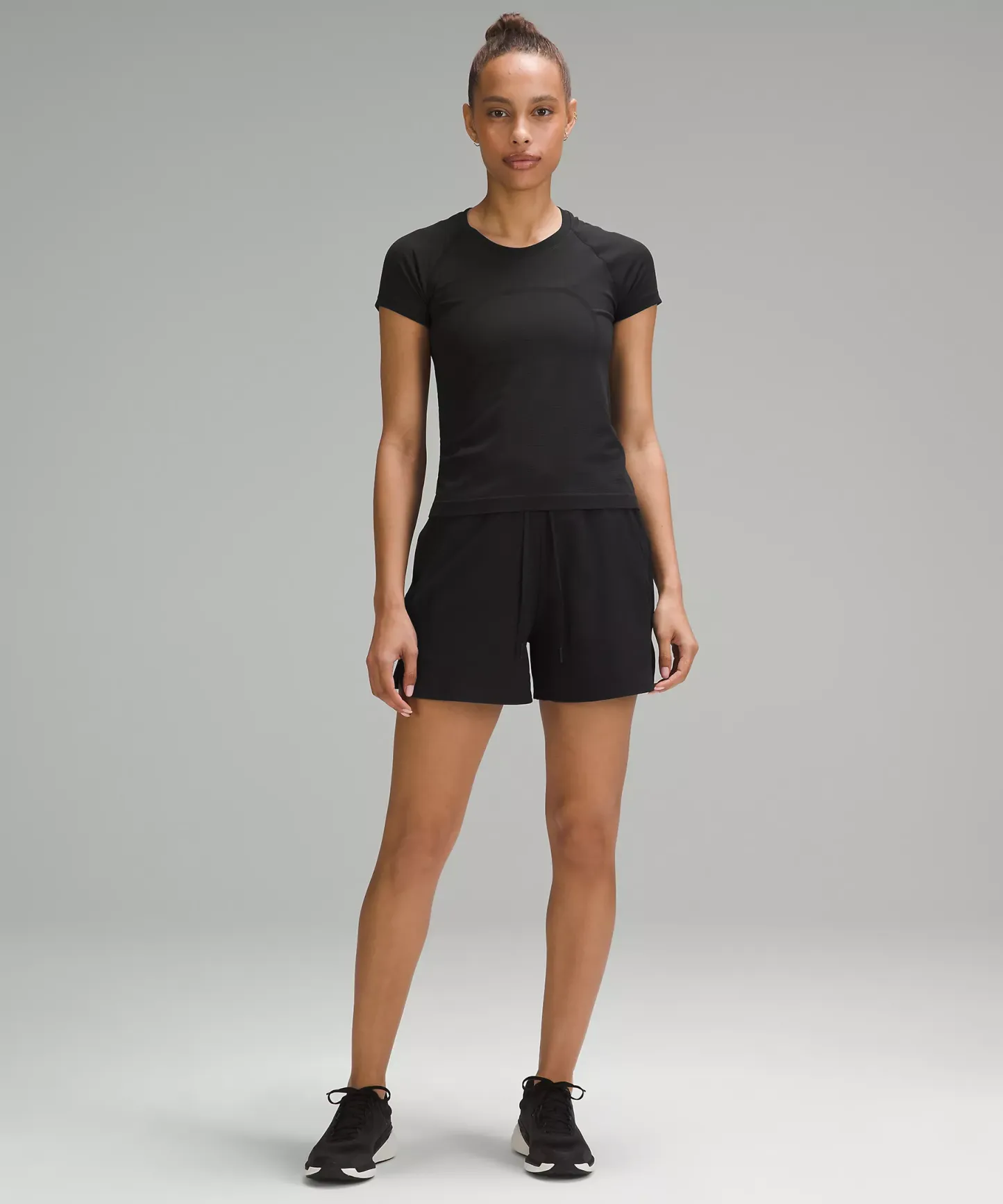 Lululemon 女士License to Train 高腰運動短褲 4 吋