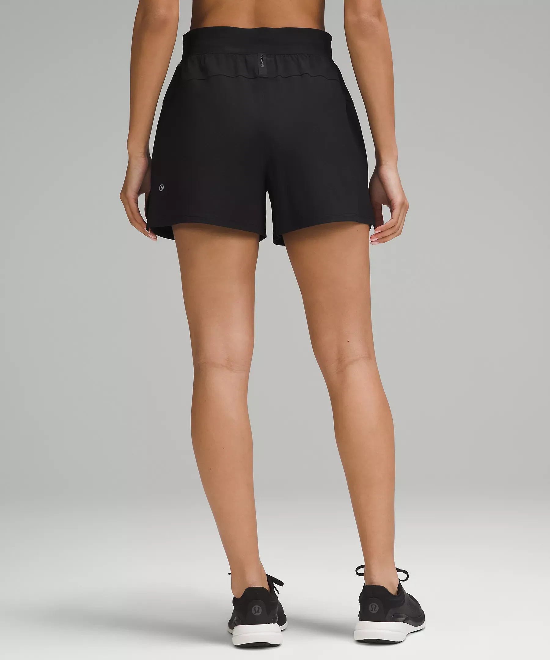 Lululemon 女士License to Train 高腰運動短褲 4 吋