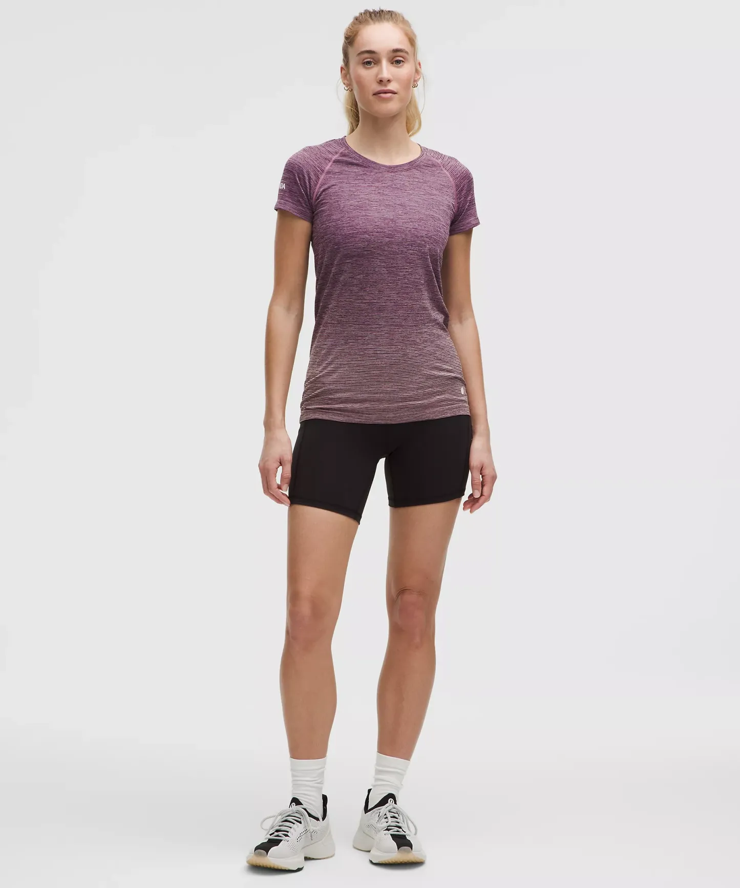 Lululemon 女士Team Canada Swiftly Tech 短袖上衣 2.0（臀長版） 附加拿大奧會 CPC 標誌