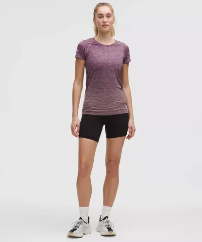 Lululemon 女士Team Canada Swiftly Tech 短袖上衣 2.0（臀長版） 附加拿大奧會 CPC 標誌