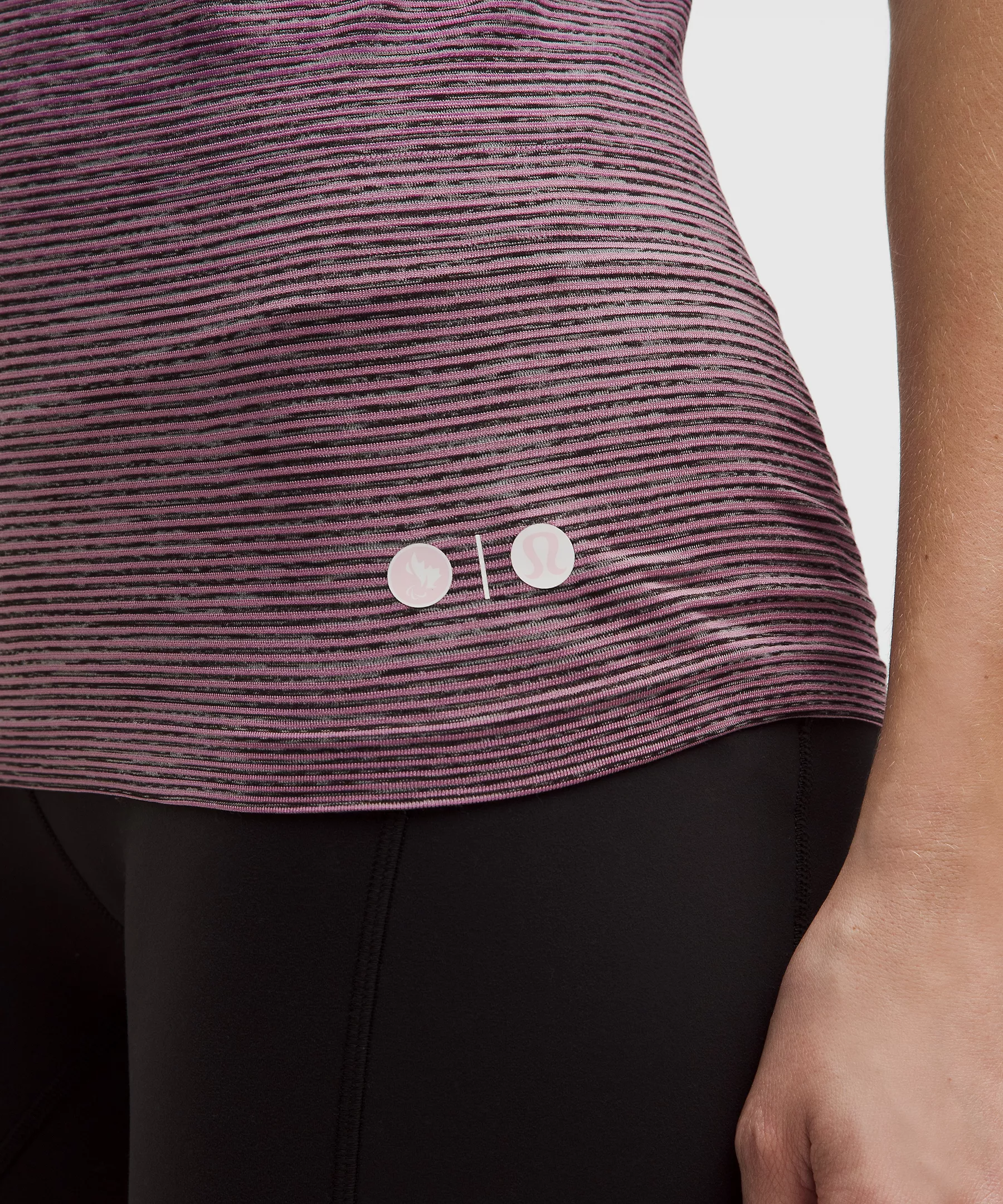 Lululemon 女士Team Canada Swiftly Tech 短袖上衣 2.0（臀長版） 附加拿大奧會 CPC 標誌