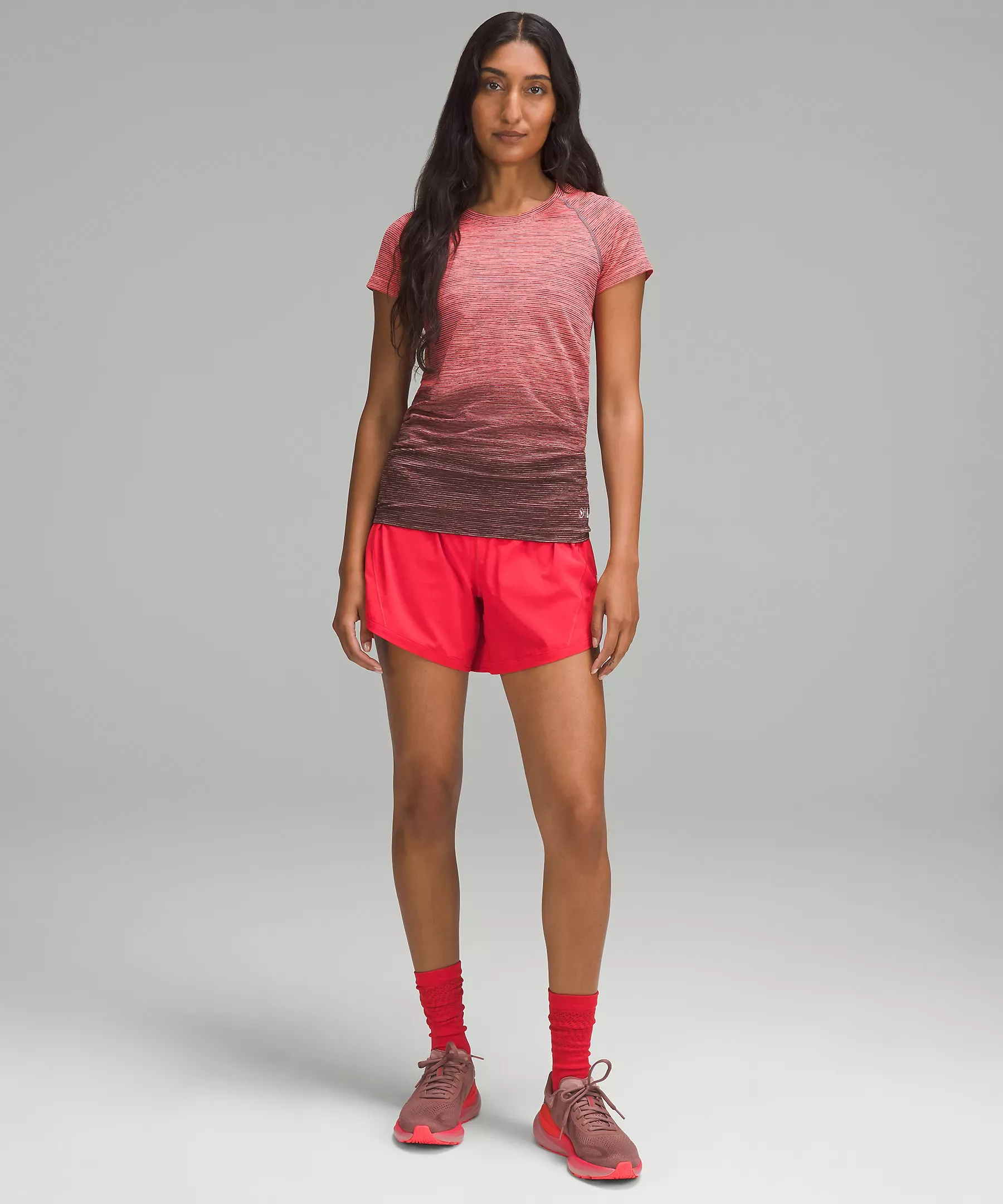 Lululemon 女士Team Canada Swiftly Tech 短袖上衣 2.0（臀長版） 附加拿大奧會 CPC 標誌