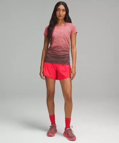 Lululemon 女士Team Canada Swiftly Tech 短袖上衣 2.0（臀長版） 附加拿大奧會 CPC 標誌