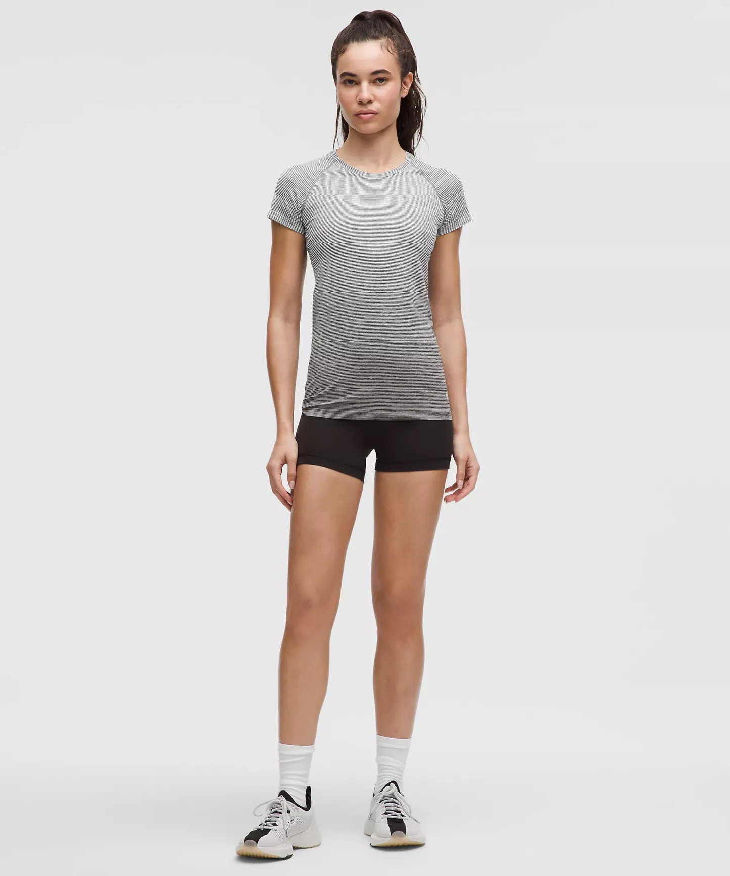 Lululemon 女士Team Canada Swiftly Tech 短袖上衣 2.0（臀長版） 附加拿大奧會 CPC 標誌