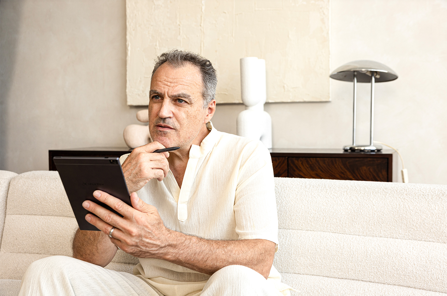 5 Reasons You Need a Handheld Electronic Notepad for Work and Study