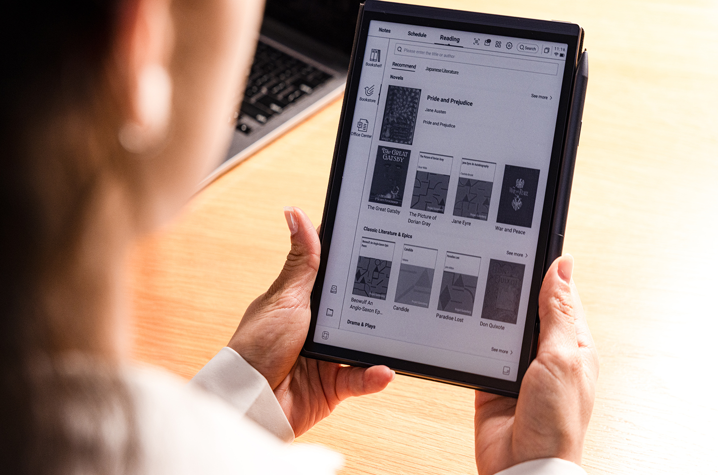 From Inspiration to Draft: How Electronic Notebooks Help Novelists Write Faster