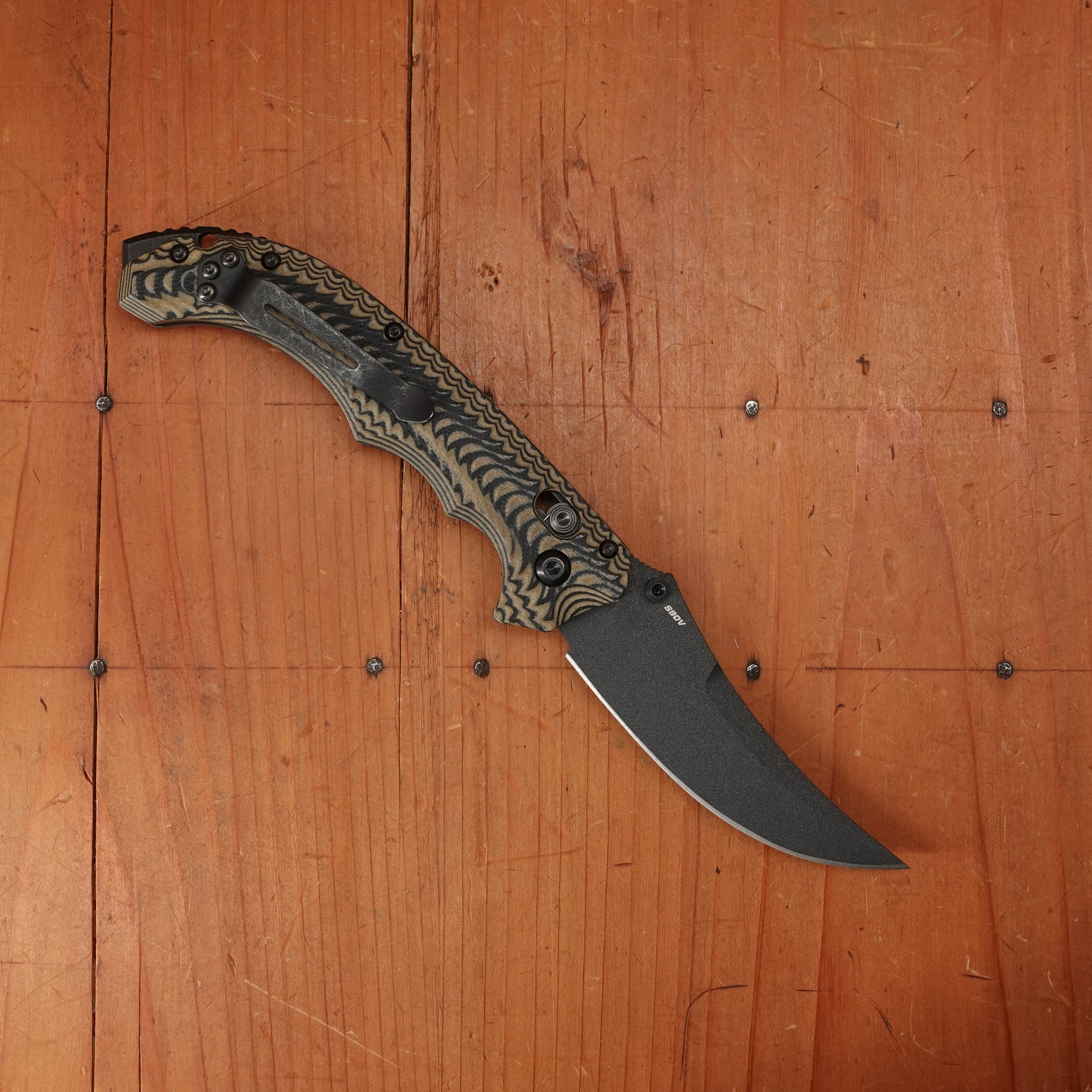 BM 865BK-01 Mini Bedlam Scimitar CPM-S90V AXIS Lock Black/Coyote/OD Handle