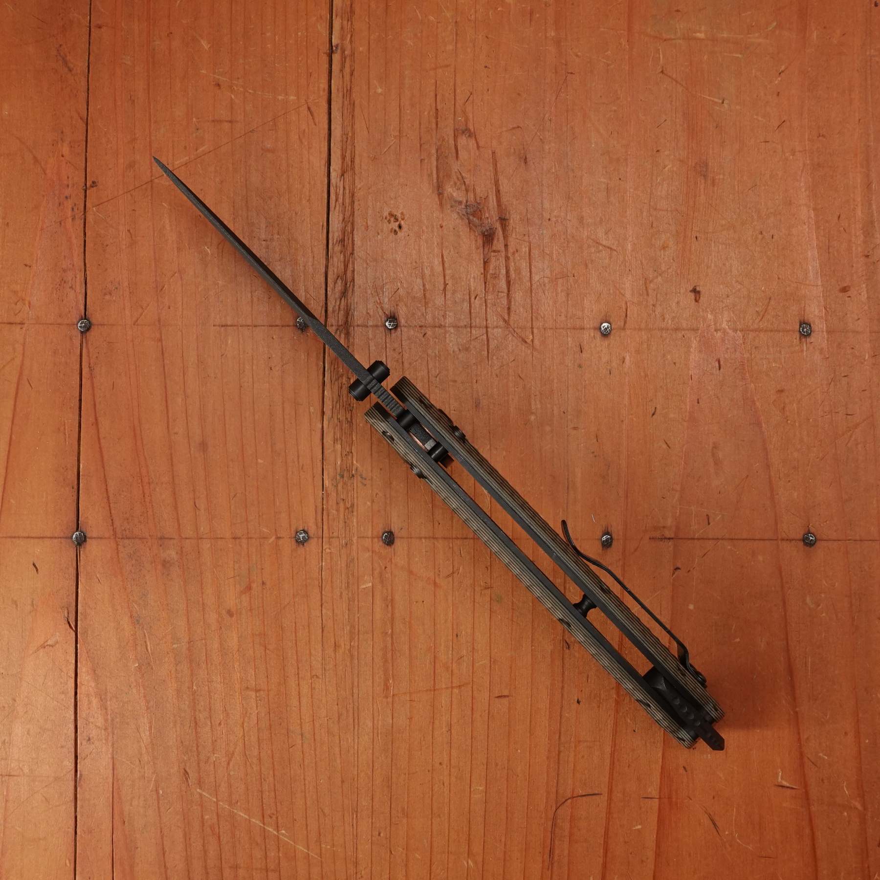 BM 865BK-01 Mini Bedlam Scimitar CPM-S90V AXIS Lock Black/Coyote/OD Handle