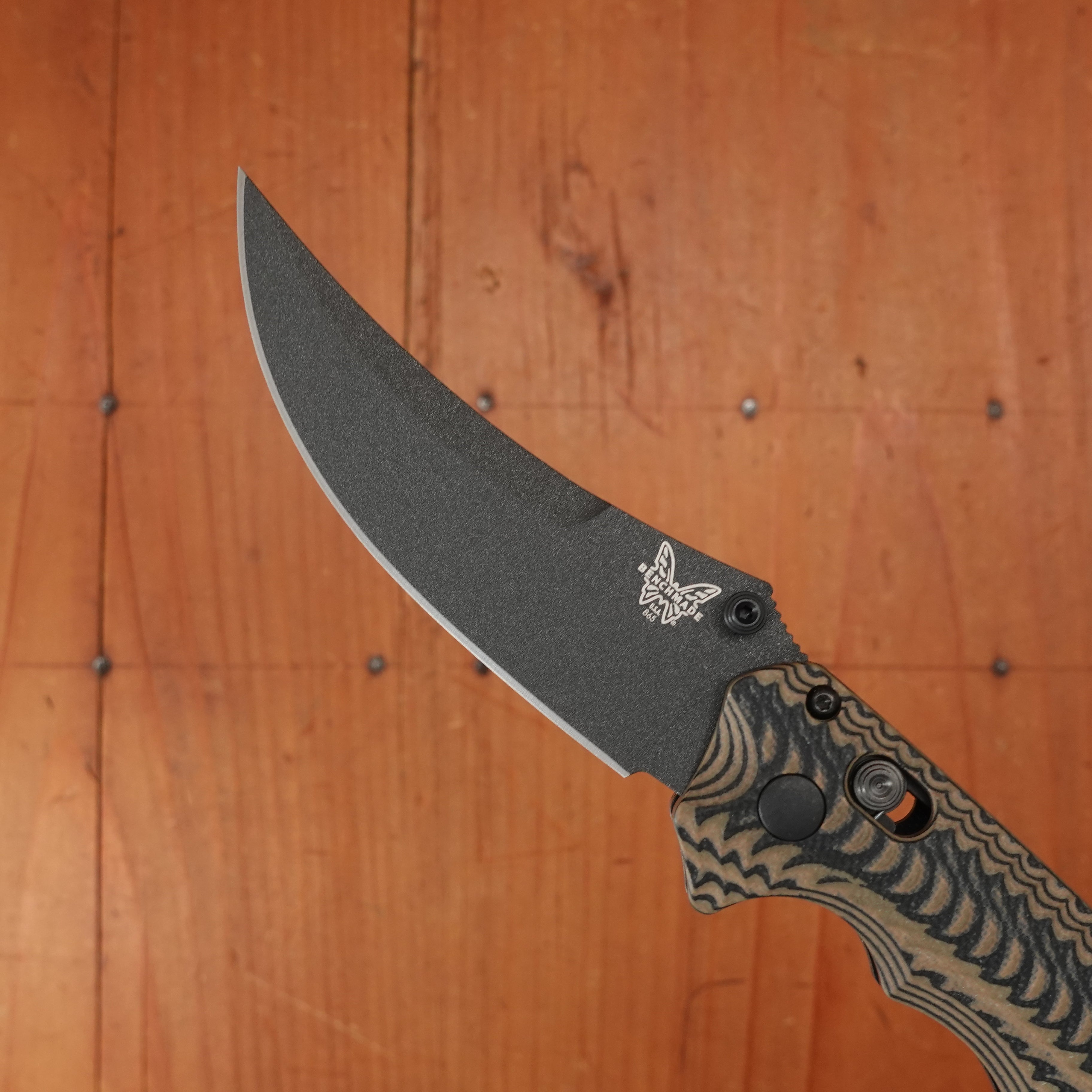 BM 865BK-01 Mini Bedlam Scimitar CPM-S90V AXIS Lock Black/Coyote/OD Handle