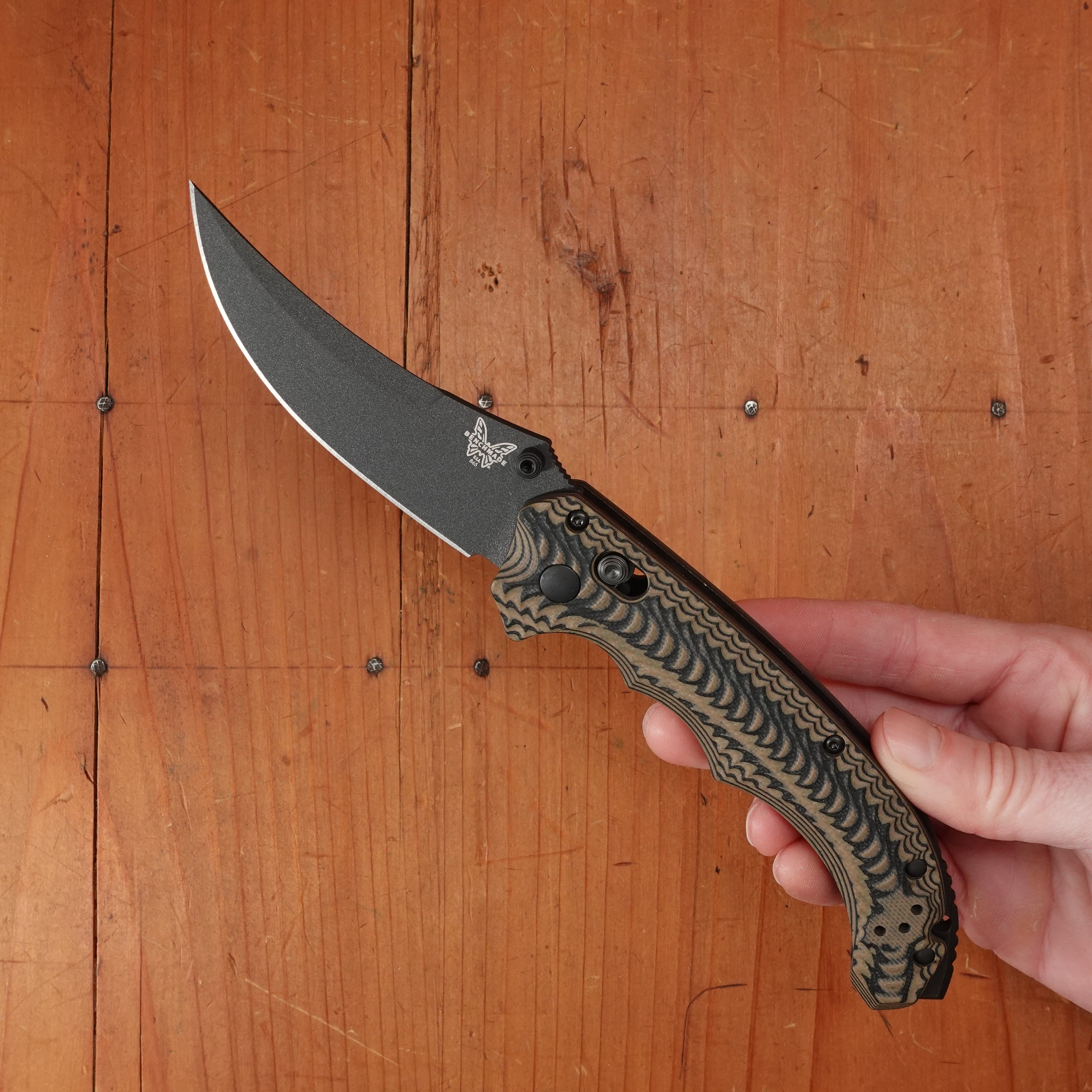 BM 865BK-01 Mini Bedlam Scimitar CPM-S90V AXIS Lock Black/Coyote/OD Handle