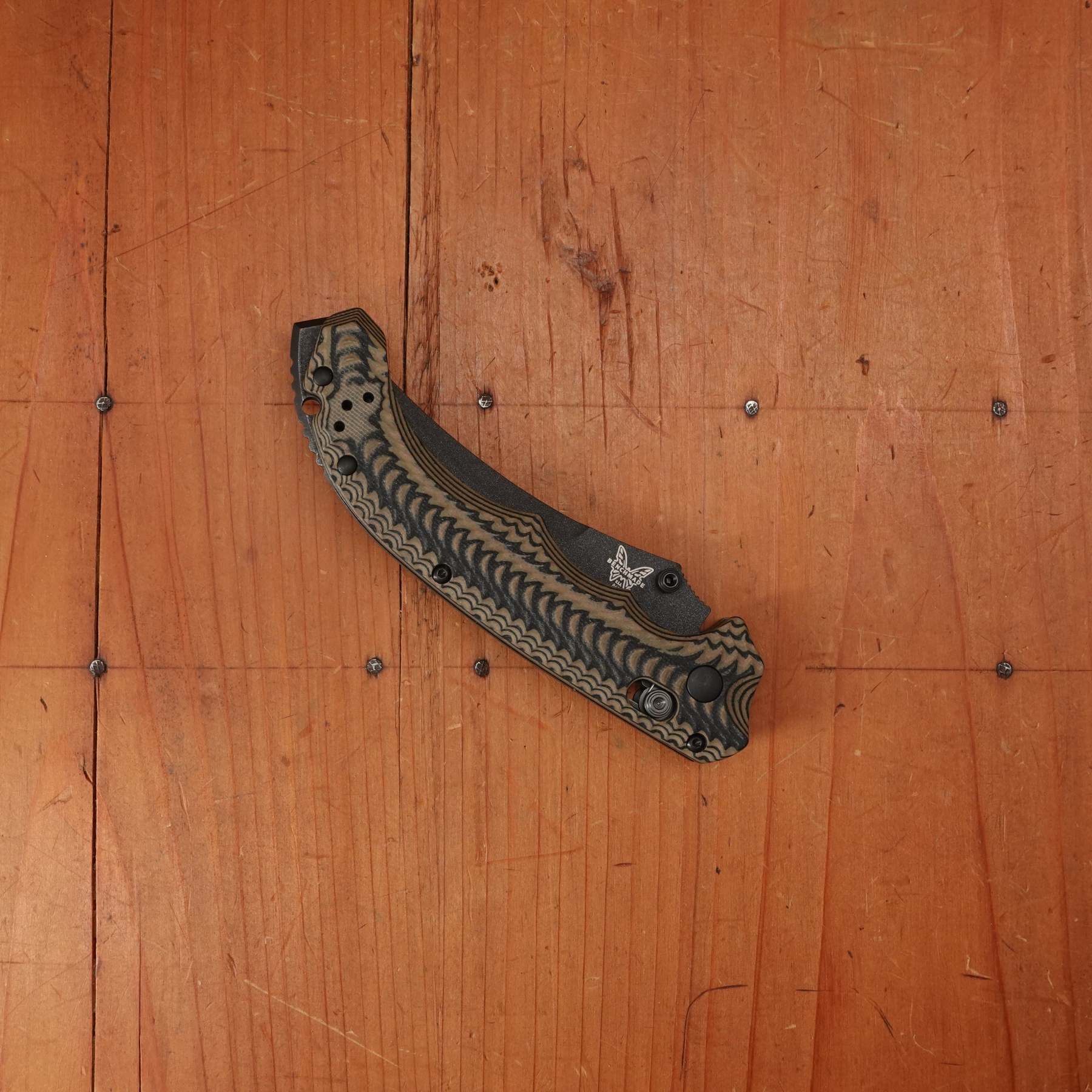 BM 865BK-01 Mini Bedlam Scimitar CPM-S90V AXIS Lock Black/Coyote/OD Handle